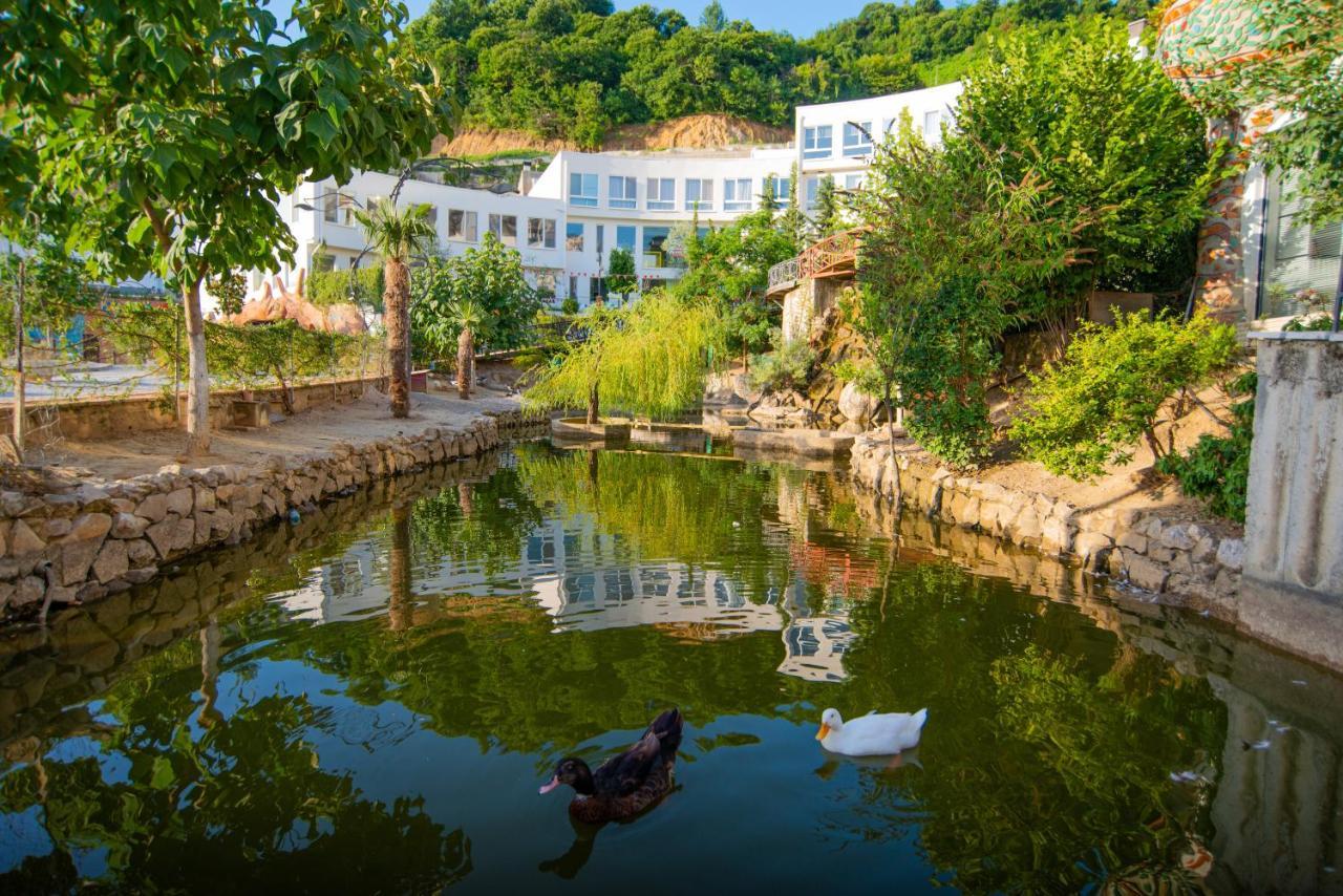 Arka Art Hotel Kashar Экстерьер фото The duck pond