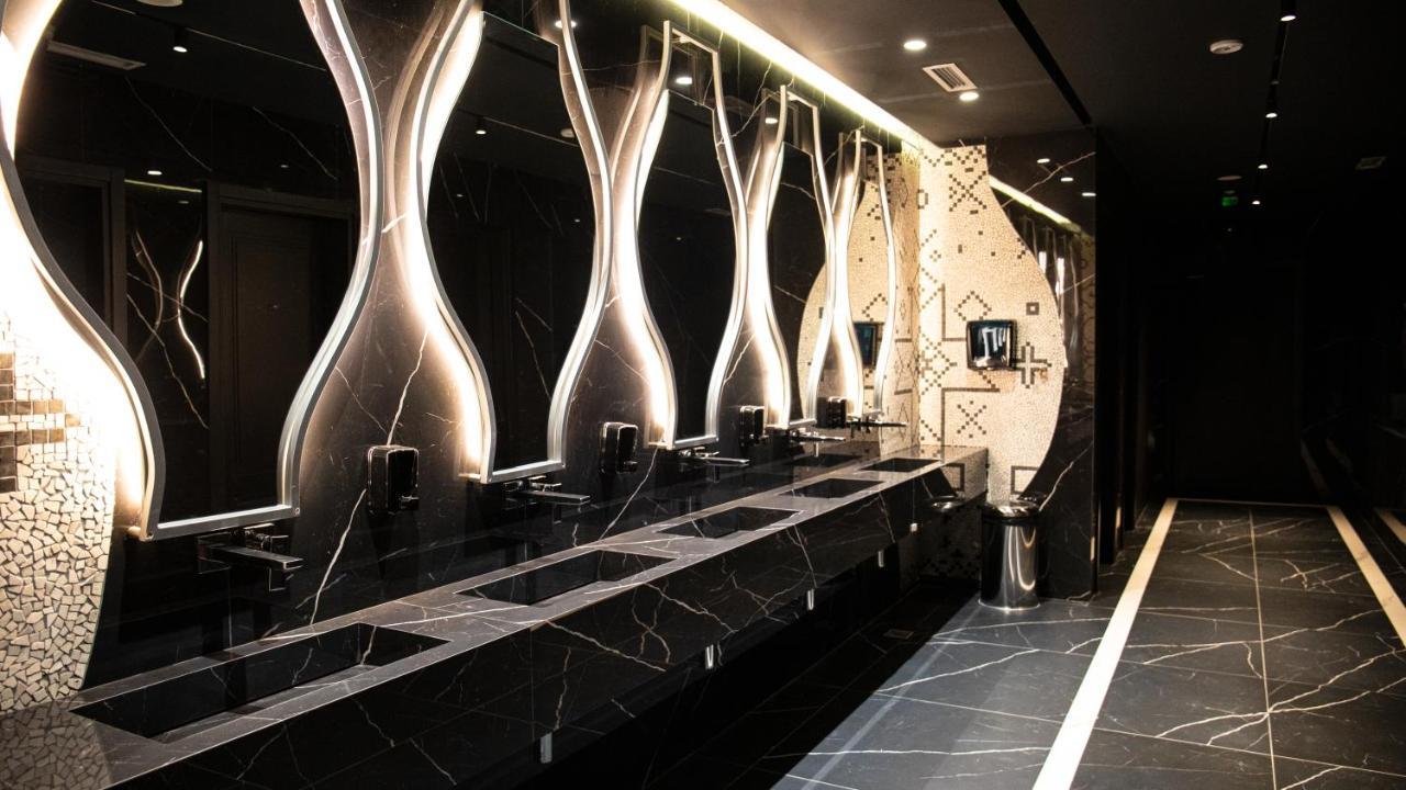 Arka Art Hotel Kashar Экстерьер фото The interior of the restroom at the 2012 Olympics