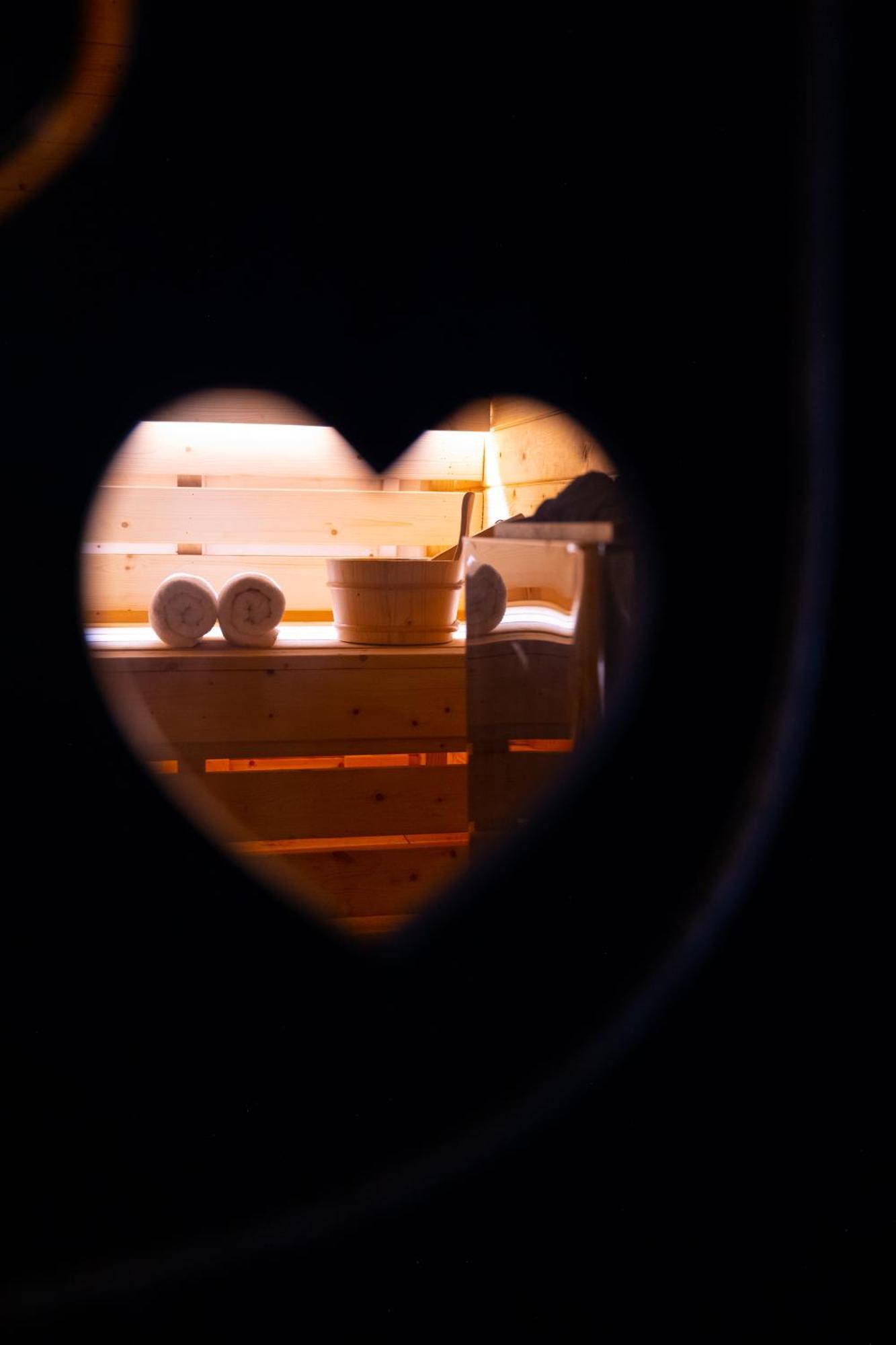 Arka Art Hotel Kashar Экстерьер фото A heart-shaped hole in a sauna door