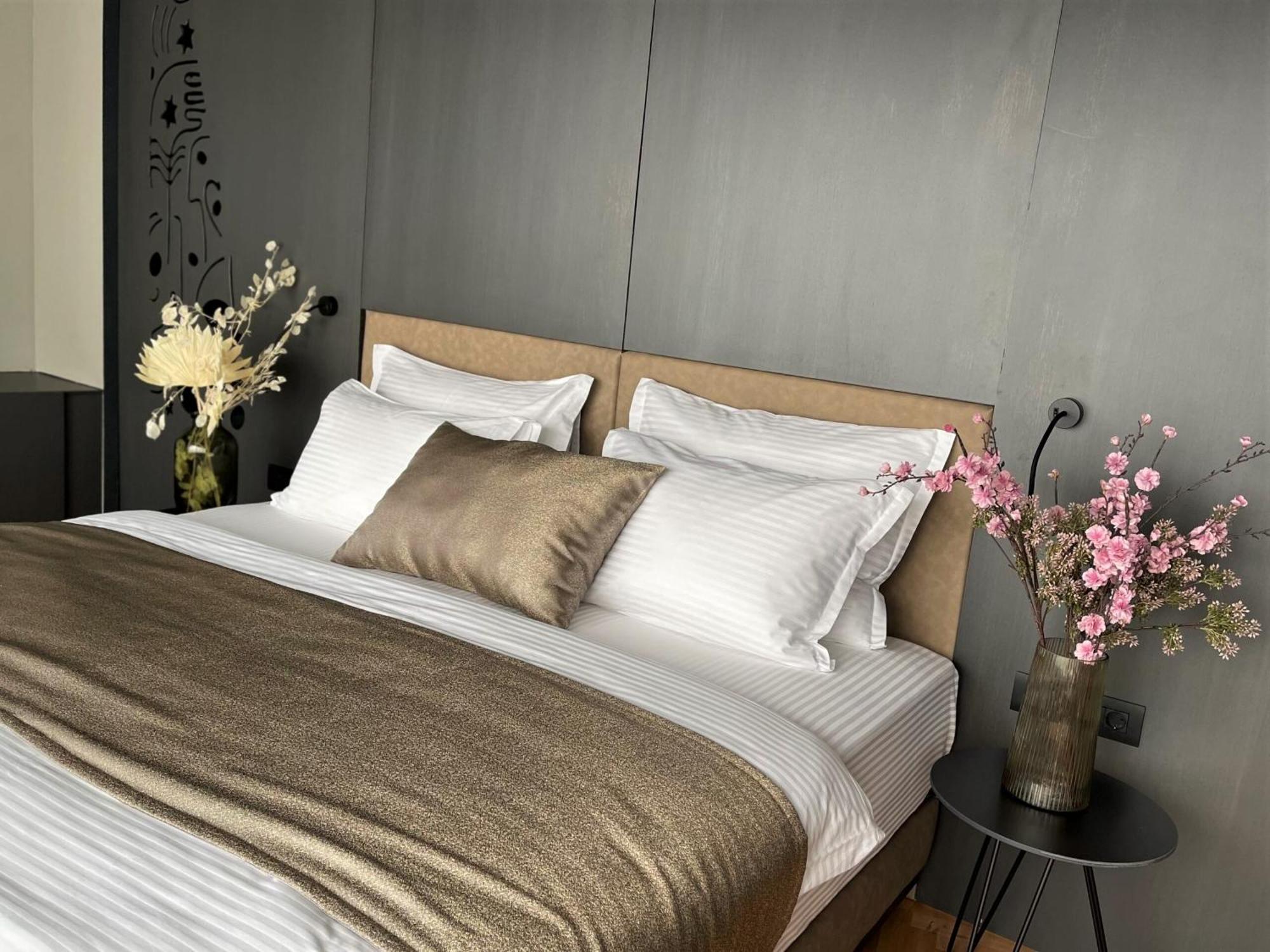 Arka Art Hotel Kashar Экстерьер фото A bed with bed linen